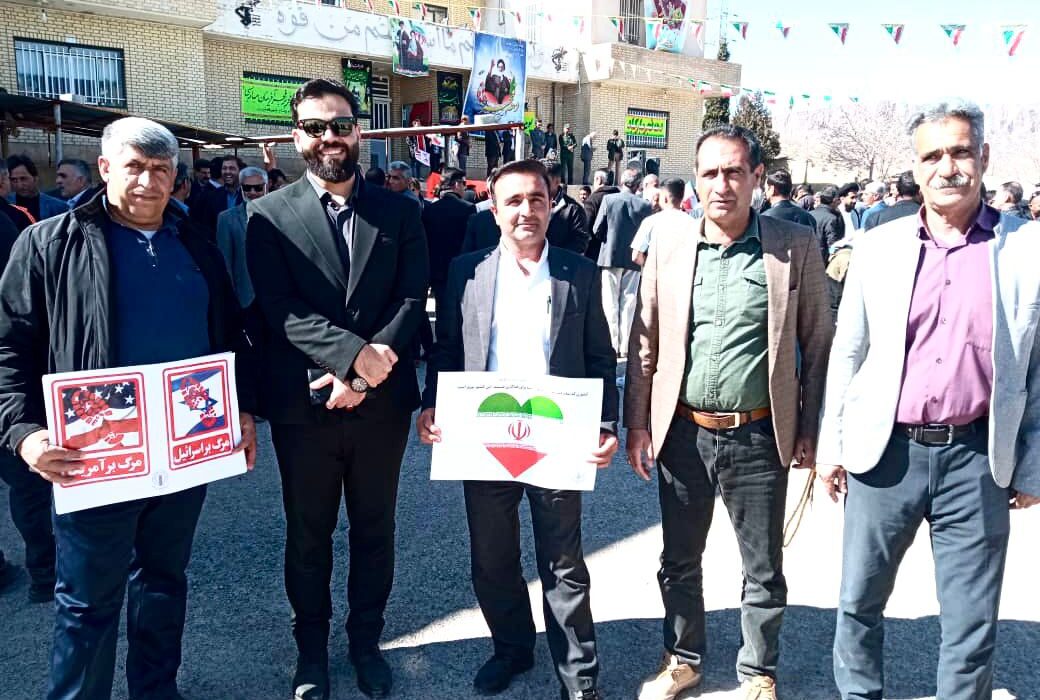 حضور شهردار و اعضای شورای اداری شهرداری کامفیروز در مراسم راهپیمایی ۲۲ بهمن